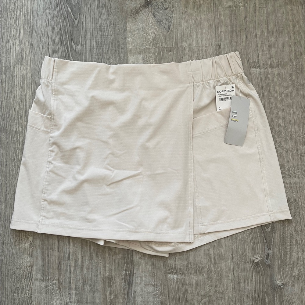 New Cream Skort with Pockets Size XL